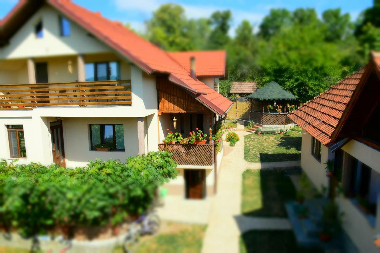Casa Smeilor Хорезу Екстер'єр фото